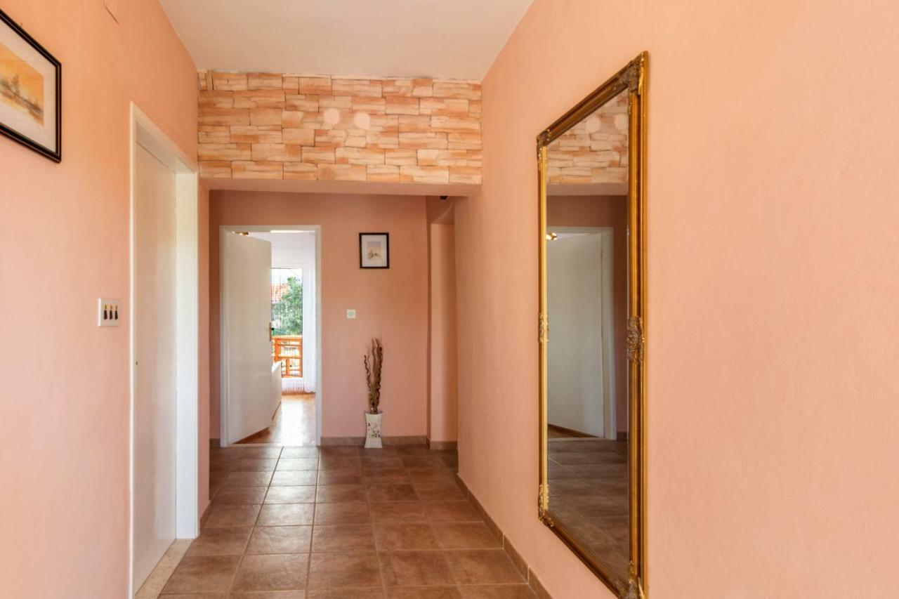 Vacation House Maslina Rupalj Exterior photo
